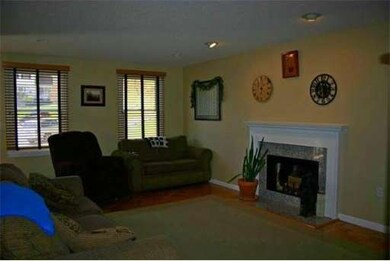 25 Amy Lynne Ln, Haverhill, MA 01832 - photo 2