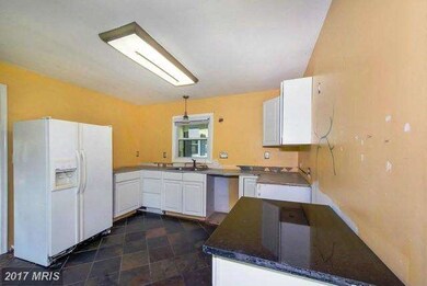 3851 Irongate Ln, Bowie, MD 20715 - photo 2