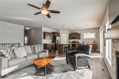 9820 Marnewood Dr, Johnston, IA 50131 - photo 6