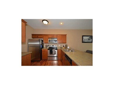 STAINLESS STEEL APPLIANCES IN KITCHEN.