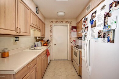 10010 W Ocotillo Dr, Sun City, AZ 85373 - photo 6