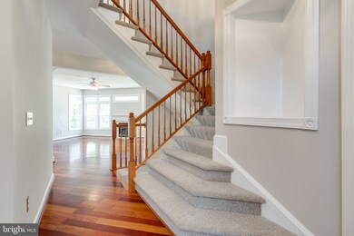 8886 Crosspointe Glen Way, Lorton, VA 22079 - photo 4