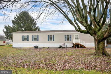 207 Holly Dr, Mount Wolf, PA 17347 - photo 2