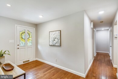 3301 Longbranch Dr, Falls Church, VA 22041 - photo 6