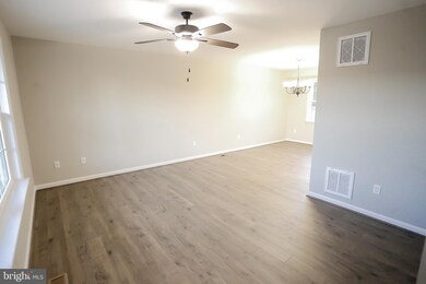 489 Lee St, Strasburg, VA 22657 - photo 2