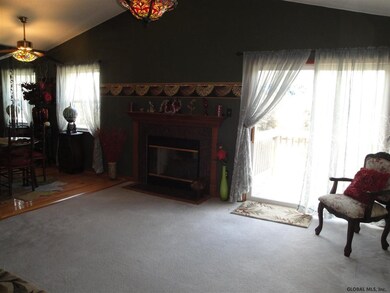 1407 Cambridge Manor Dr, Schenectady, NY 12302 - photo 4