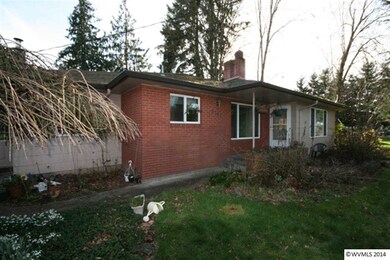 1747 Pine St, Silverton, OR 97381 - photo 2