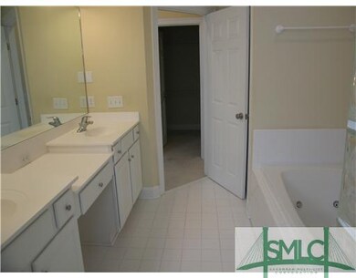 Master Bath/Spa. Double vanities and jetted tub wi