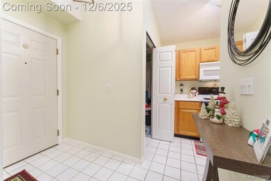 12274 Saint Andrews Way unit 118, Fenton, MI 48430 - photo 2
