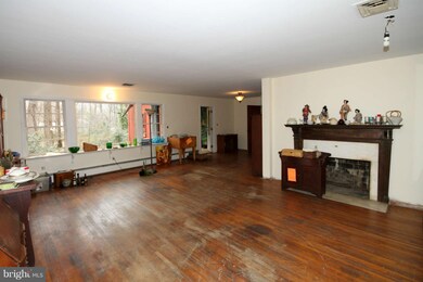 3320 Barkley Dr, Fairfax, VA 22031 - photo 2