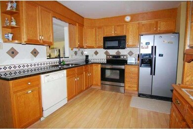 2475 Berkley Rd, Reading, PA 19605 - photo 4