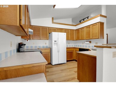 5689 D St, Springfield, OR 97478 - photo 7