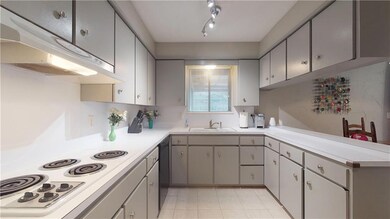 6013 N Meridian Place, Oklahoma City, OK 73122 - photo 4