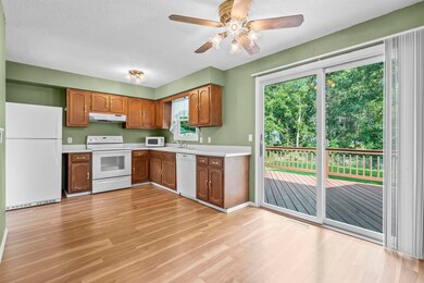 1431 Edgewood Dr, Waterloo, IA 50701 - photo 3