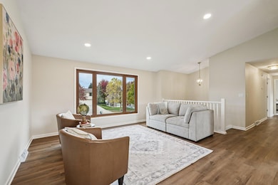 14-web-or-mls-Windsor Pl-S2410-014