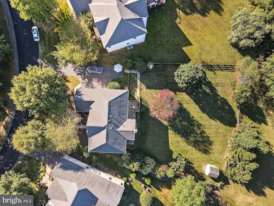 24188 Spring Meadow Cir, Aldie, VA 20105 - photo 2