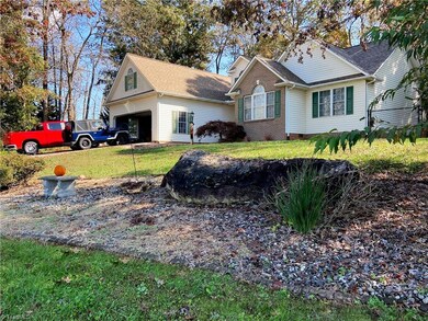 426 Shingle Gap Rd, Purlear, NC 28665 - photo 5