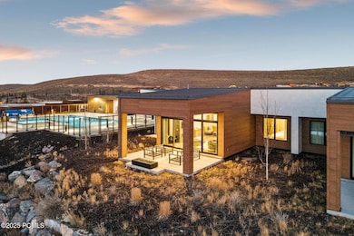 2_Aerial_1800x1200_4296470