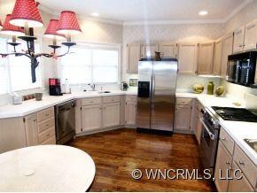 Eat In Kitchen
