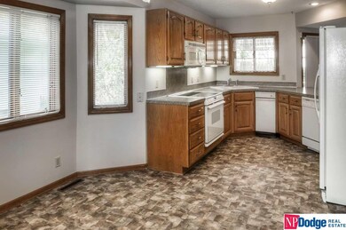 17018 Holmes Cir, Omaha, NE 68135 - photo 7