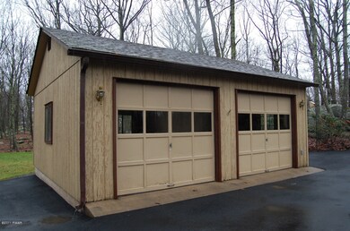 800 Whipple Tree Ct E, Lords Valley, PA 18428 - photo 2