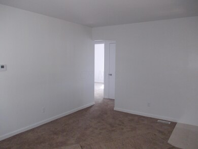 1733 Huy Rd 002