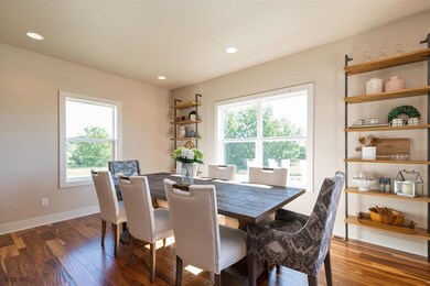 8019 NW 95th Cir, Johnston, IA 50131 - photo 7