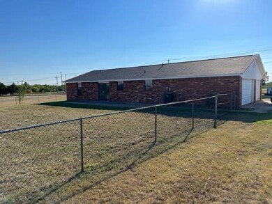 12740 NE Tony Creek Rd, Elgin, OK 73538 - photo 3