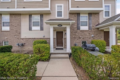 4636 Bradley Cir unit 12, Troy, MI 48085 - photo 4