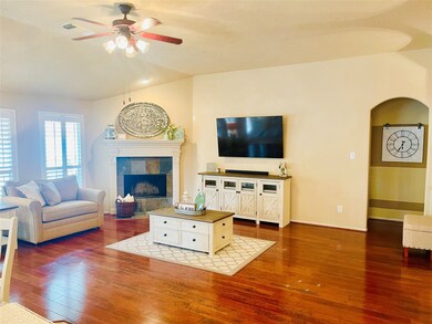 Nice sized living room.