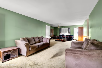 007_dsc00200_794 - Furniture removed - 0