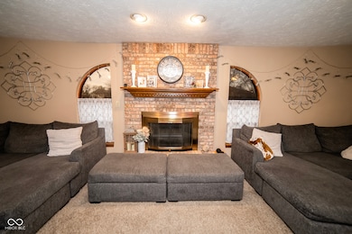 63 Park Forest Dr N, Whiteland, IN 46184 - photo 3