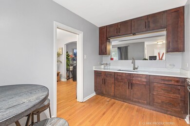 10130 Cambridge St, Westchester, IL 60154 - photo 5