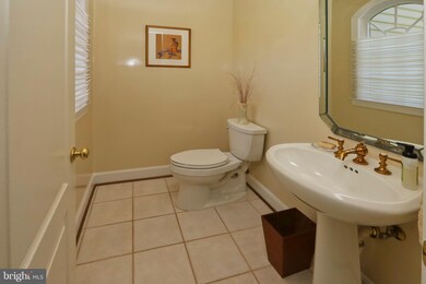11331 Bright Pond Ln, Reston, VA 20194 - photo 3