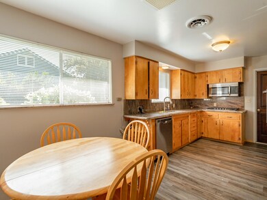 2310 Marlene Ave, Redding, CA 96002 - photo 5