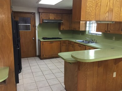 615 Hurley St, Houston, TX 77022 - photo 7