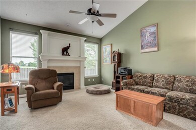 Great Room w/Vaulted Ceilings & Heatilator Firepla