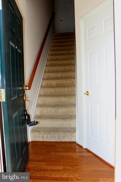 11207 Wortham Crest Cir unit 61, Manassas, VA 20109 - photo 2