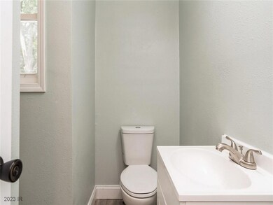 2623 E Walnut St, Des Moines, IA 50317 - photo 6