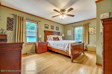 7-Bedroom2