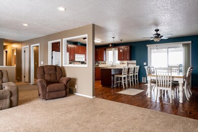 Kitchen & Dining