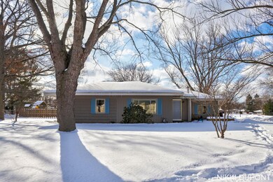 1-web-or-mls-340 W 27th St, Holland-1