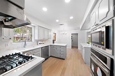 10050 Wickersham Ln, Houston, TX 77042 - photo 2