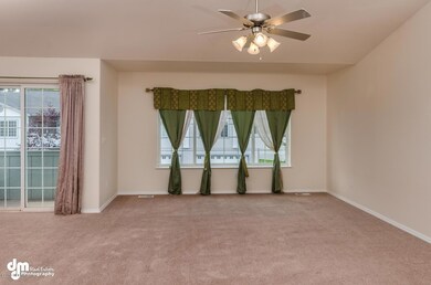 5788 Sapphire Loop 63B-large-004-Living