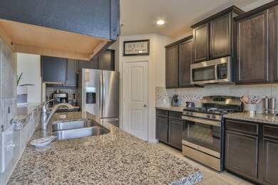 1047 Cash St, Alvin, TX 77511 - photo 5