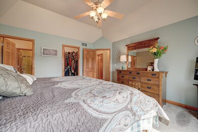 599 Sudbury Cir unit 8, Oswego, IL 60543 - photo 3