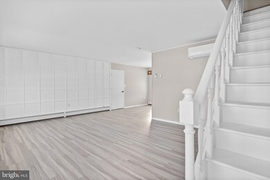 23 Gardenia Rd, Levittown, PA 19057 - photo 2