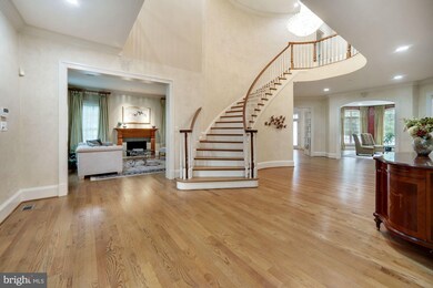 860 Alvermar Ridge Dr, McLean, VA 22102 - photo 6