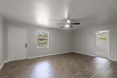 525 12th St unit 7, Huntsville, TX 77340 - photo 4