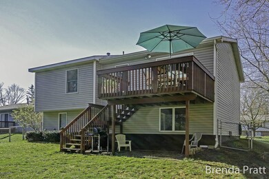 193 E Ash St, Cedar Springs, MI 49319 - photo 2